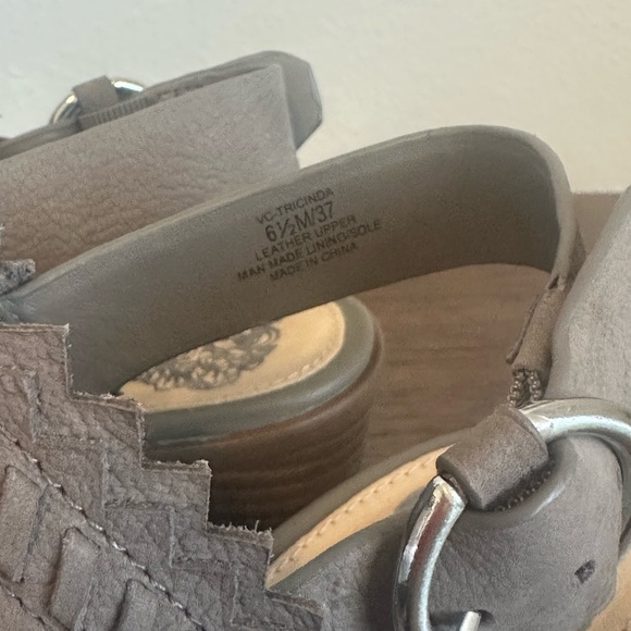 Vince Camuto Grey Open-toed Chunky Heel Size 6.5 - Picture 2 of 4